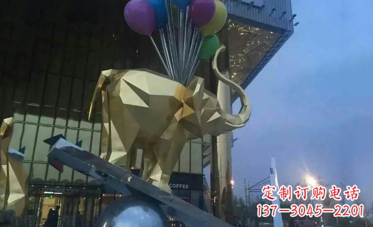 衢州大象踩高跷——点缀城市景观