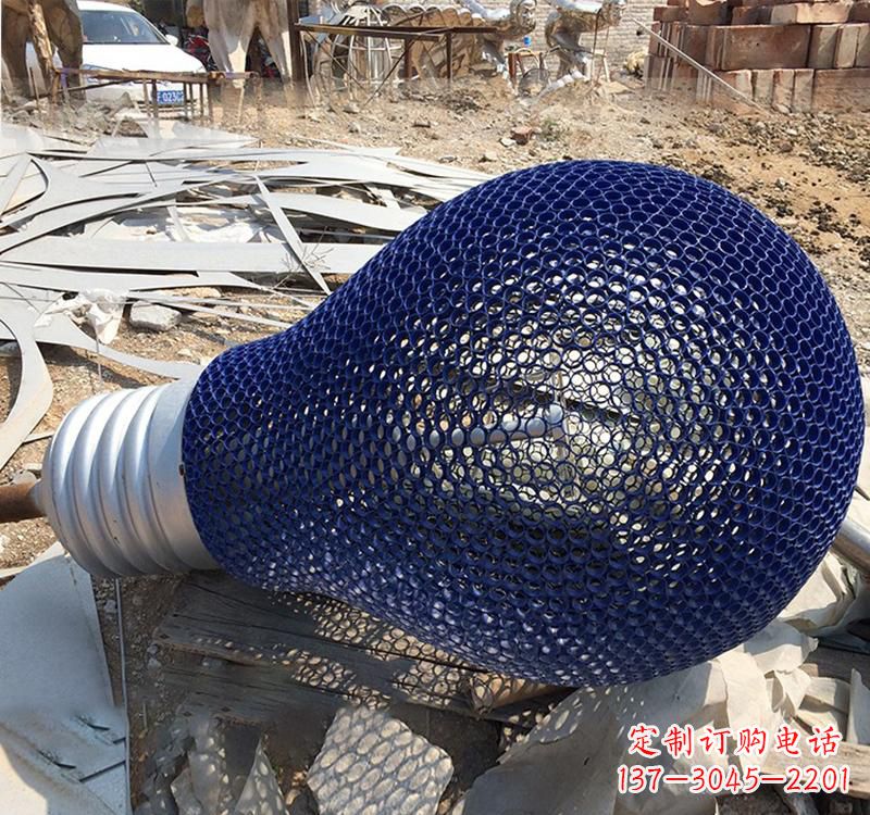 衢州不锈钢灯泡雕塑灯光下的美丽之美