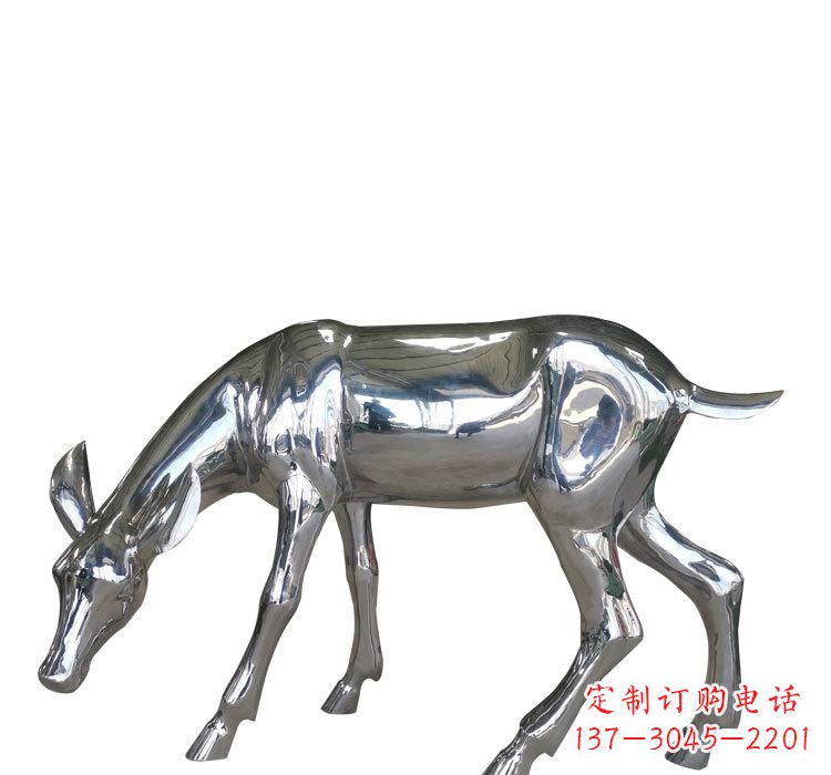 衢州不锈钢公园草坪上的鹿雕塑——让美景更加完美