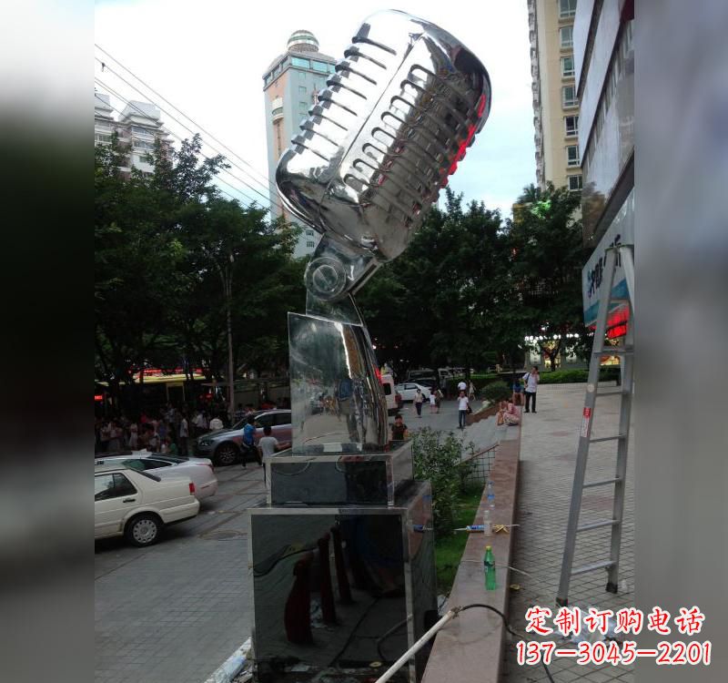 衢州不锈钢话筒雕塑2
