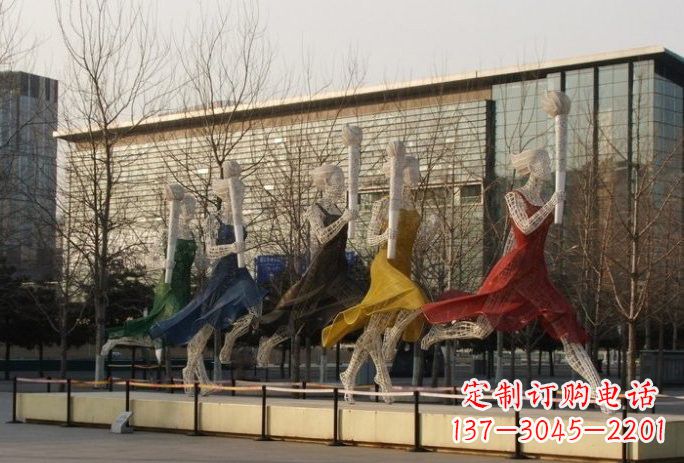 衢州不锈钢火炬手雕塑象征着永恒的精神