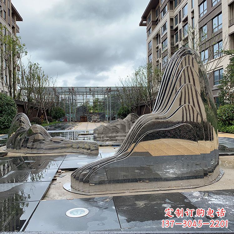 衢州不锈钢镜面假山雕塑给城市带来灵动之美