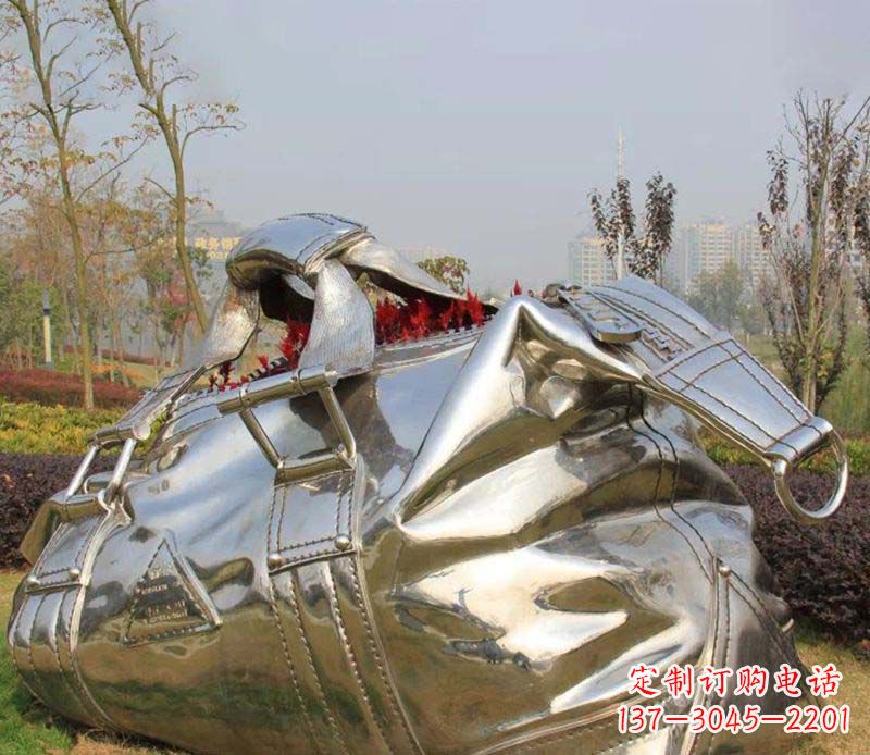 衢州精美不锈钢手提包雕塑