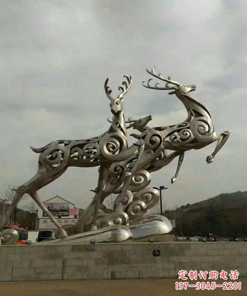 衢州梅花鹿雕塑——祥云梅花鹿广场的标志