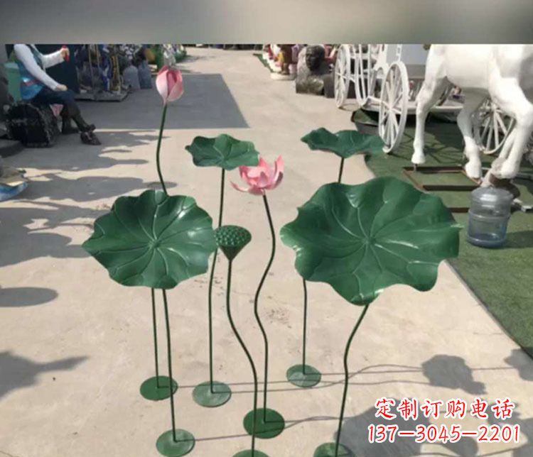衢州不锈钢荷花雕塑象征着美丽的永恒