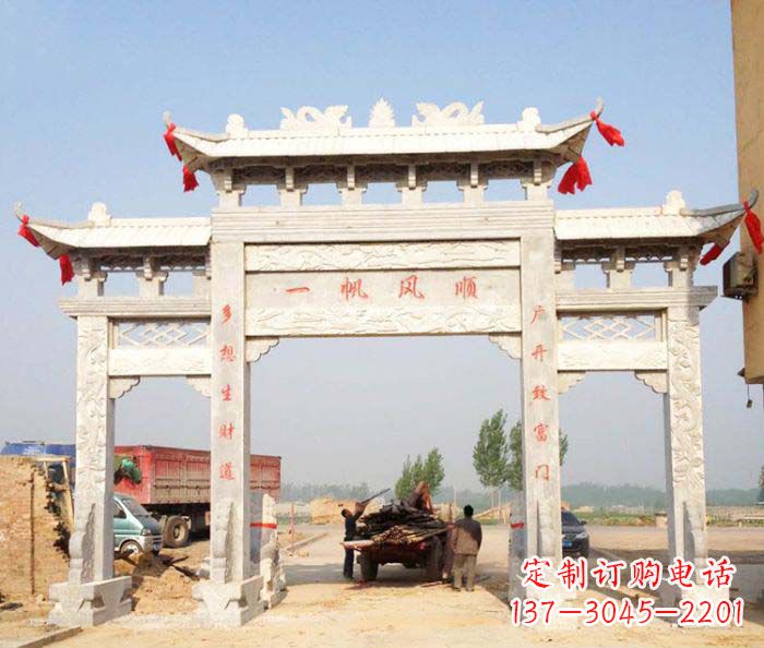 衢州村庄大理石三门牌坊石雕。