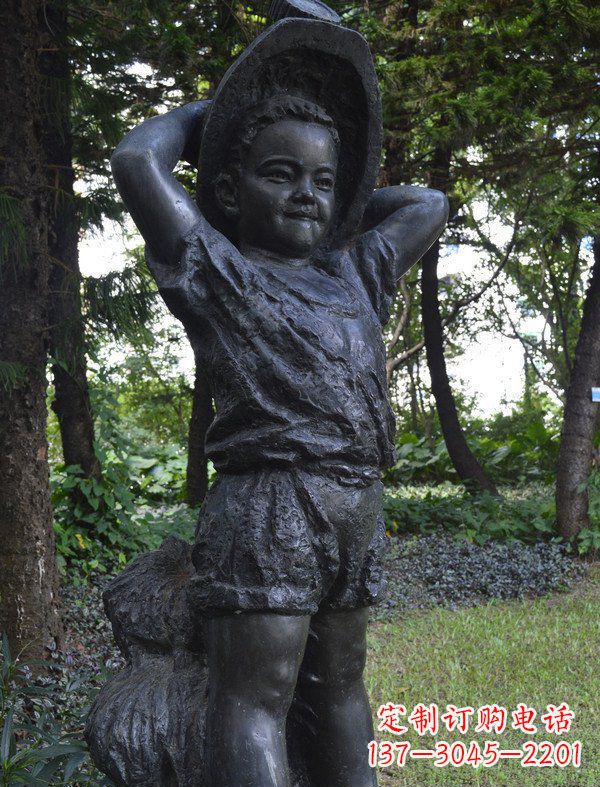 衢州优雅童子·少年戴草帽铜雕