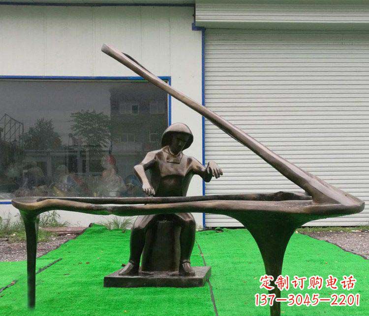 衢州公园弹钢琴的抽象人物小品铜雕