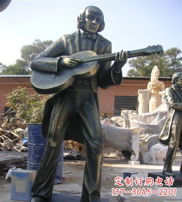 衢州公园弹吉他的西方男人人物铜雕