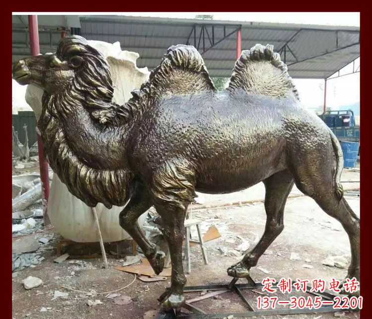 衢州公园双峰骆驼铜雕