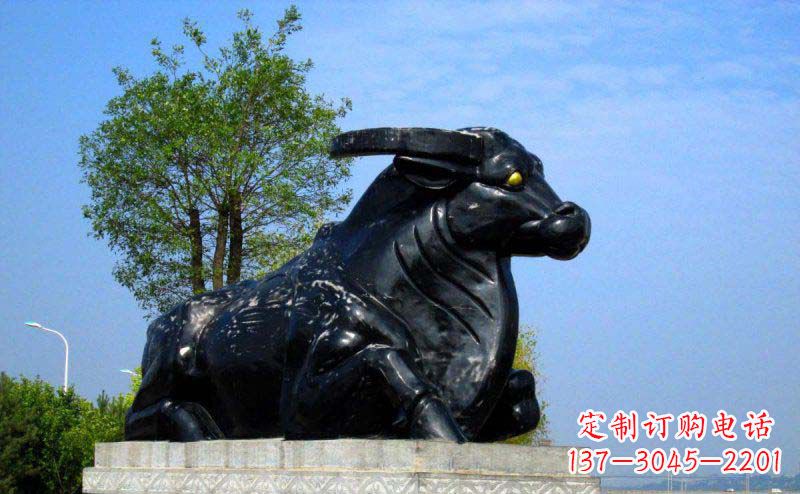 衢州公园卧着的牛动物铜雕