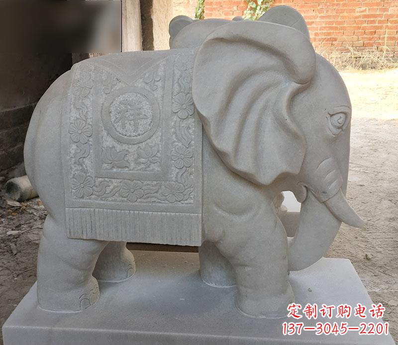 衢州风格多样的大象雕塑