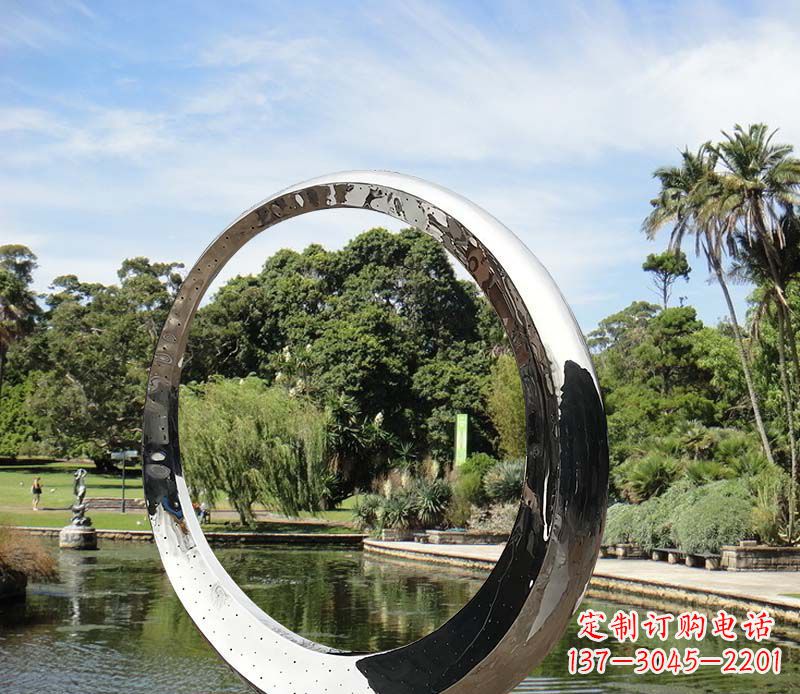 衢州水景不锈钢镜面圆环雕塑