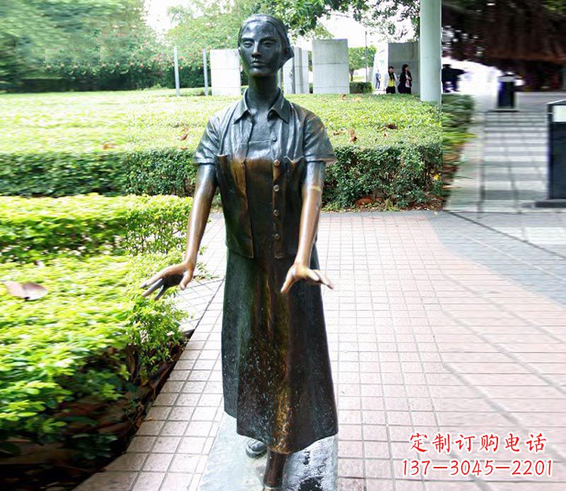 衢州走路的盲人女孩铜雕