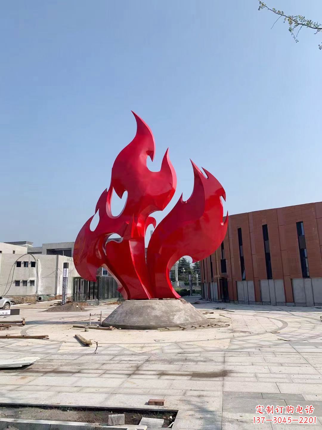 衢州大学操场抽象不锈钢火苗雕塑